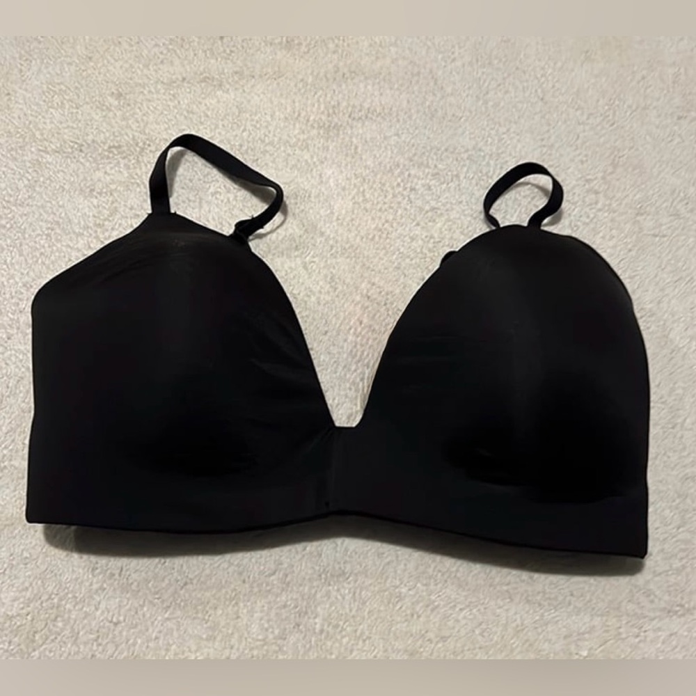 SKIMS Black Seamless Bra with Adjustable Straps